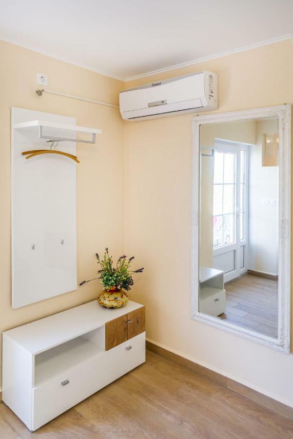 Long Island Olive Apartment Sali Bagian luar foto