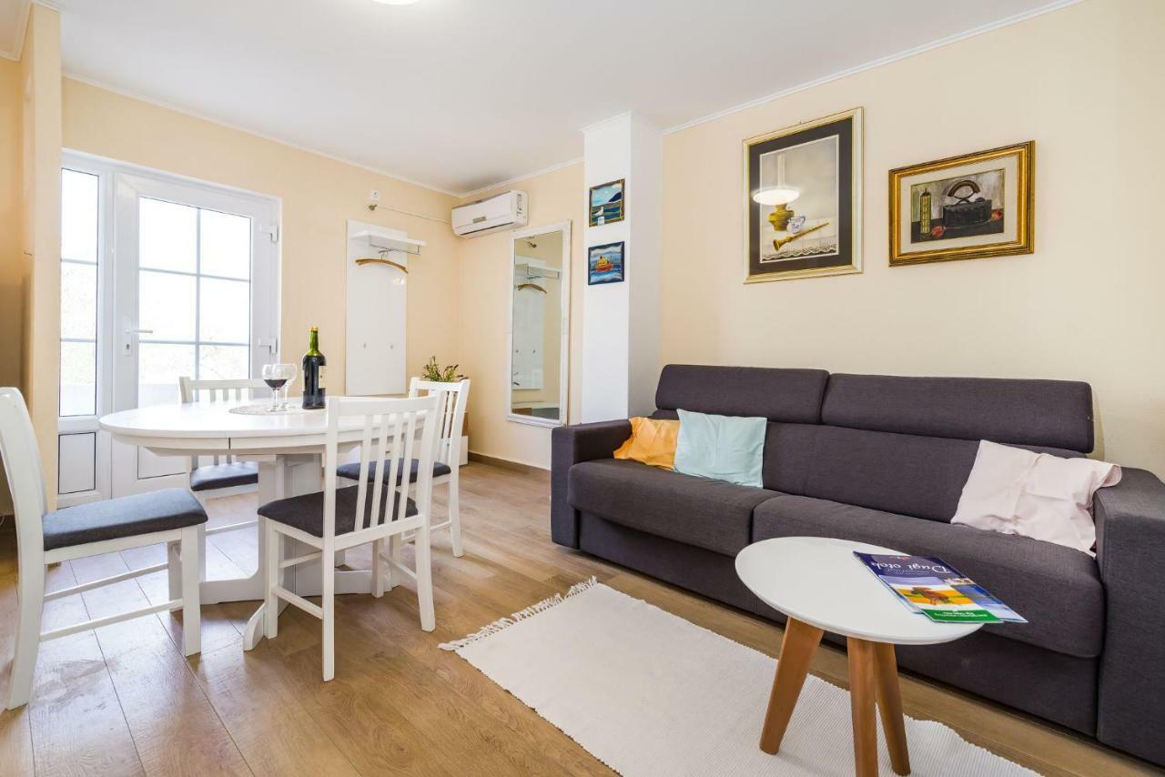 Long Island Olive Apartment Sali Bagian luar foto