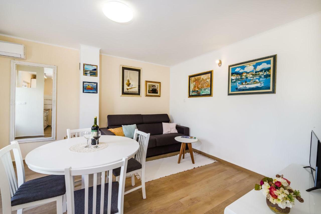 Long Island Olive Apartment Sali Bagian luar foto