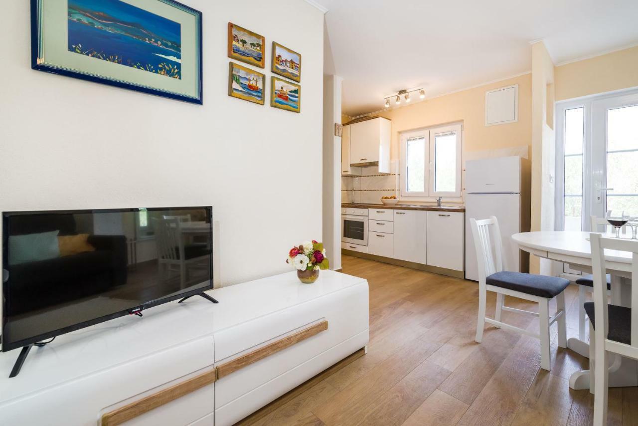 Long Island Olive Apartment Sali Bagian luar foto